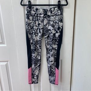Lilly Pulitzer black pink floral ram print Luxletic leggings size Medium